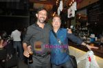 Rajat Kapoor, Vinay Pathak at Raat Gayi Baat Gayi cast chills at Bonobo bar in Bandra, Mumbai on 30th Dec 2009 (17).JPG