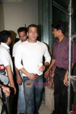 Salman Khan promotes Veer at Big FM in Andheri on 6th Jan 2010 (19).JPG