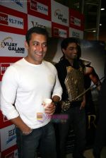 Salman Khan promotes Veer at Big FM in Andheri on 6th Jan 2010 (3).JPG