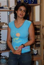 Gul Panag at Mother Earth_s tie up with Shop for Change in Soba Central on 7th Jan 2010 (8).JPG