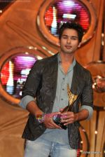Shahid Kapoor at the Red Carpet of Apsara Awards in Chitrakot Grounds on 8th Jan 2010 (6).JPG