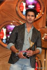 Shahid Kapoor at the Red Carpet of Apsara Awards in Chitrakot Grounds on 8th Jan 2010 (8).JPG