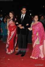 Aishwarya Rai, Abhishek Bachchan, Jaya Bachchan at Star Screen Awards red carpet on 9th Jan 2010 (42).JPG