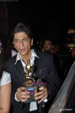Shahrukh Khan at Star Screen Awards red carpet on 9th Jan 2010 (42).JPG