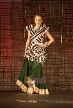 Rohit Bal creates Magical fashion at Chivas Studio in Grand Hyatt, Mumbai on 10th Jan 2010 (34).JPG