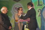 Amitabh Bachchan, Dharmendra at Lions Gold Awards in Bhaidas Hall on 14th Jan 2010 (7).JPG