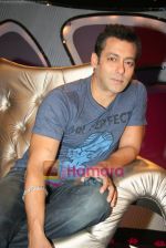Salman Khan promotes Veer on Dance India Dance in Famous Studio, Mumbai on 18th Jan 2010 (6).JPG