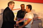 Salman Khan, Eddy merckx at Mumbai Cyclothon Media meet in Trident, Bandra, Mumbai on 18th Jan 2010 (15).JPG