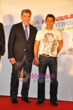 Salman Khan, Eddy merckx at Mumbai Cyclothon Media meet in Trident, Bandra, Mumbai on 18th Jan 2010 (6).JPG