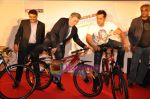 Salman Khan, Eddy merckx at Mumbai Cyclothon Media meet in Trident, Bandra, Mumbai on 18th Jan 2010 (8).JPG