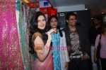 Zarine  Khan at the launch of Veer Libas Collection in Peddar Road on 19th Jan 2010 (38).JPG