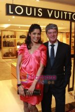 Freida Pinto at Louis Vuitton store opneing on 21st Jan 2010 (8).jpg