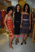 Mandira Bedi, Dipannita Sharma, Nethra Raghuraman at Vogue Ritu Kumar fashion showcase in Lower Parel on 21st Jan 2010 (2).JPG