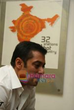 Salman Khan at Radio Mirchi studio in Parel on 21st Jan 2010 (13).JPG