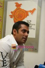 Salman Khan at Radio Mirchi studio in Parel on 21st Jan 2010 (14).JPG