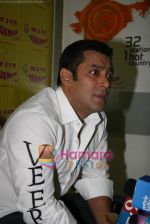 Salman Khan at Radio Mirchi studio in Parel on 21st Jan 2010 (6).JPG