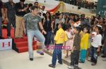 Salman Khan dances with Kids at Veer Ka Darbar in Inorbit, Mumbai on 22nd Jan 2010 (34).JPG