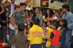 Salman Khan dances with Kids at Veer Ka Darbar in Inorbit, Mumbai on 22nd Jan 2010 (41).JPG