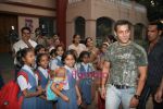 Salman Khan meets special kids at Veer Screening in Fun Republic, Mumbai on 22nd Jan 2010 (27).JPG