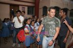 Salman Khan meets special kids at Veer Screening in Fun Republic, Mumbai on 22nd Jan 2010 (29).JPG
