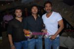 Sohail Khan, Sunil Shetty, Shreyas Talpade at Shreyas Talpade_s birthday bash in Kino_s Cottage on 27th Jan 2010 (2).JPG