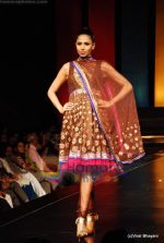 Model walks the ramp for designers Nisha Sagar, Archana Kocchar at Source show in Grand Hyatt on 28th Jan 2010 (66).JPG
