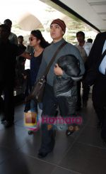 Aamir Khan and Kiran Rao arrive at Mumbai airport for father Tahir Hussain_s funeral on 3rd Feb 2010 (12).JPG