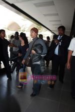 Aamir Khan and Kiran Rao arrive at Mumbai airport for father Tahir Hussain_s funeral on 3rd Feb 2010 (13).JPG
