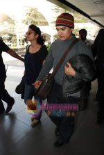 Aamir Khan and Kiran Rao arrive at Mumbai airport for father Tahir Hussain_s funeral on 3rd Feb 2010 (15).JPG