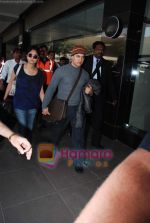 Aamir Khan and Kiran Rao arrive at Mumbai airport for father Tahir Hussain_s funeral on 3rd Feb 2010 (2).JPG