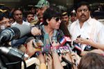 Shahrukh Khan arrive back in Mumbai Airport on 6th Feb 2010 (11).JPG