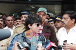Shahrukh Khan arrive back in Mumbai Airport on 6th Feb 2010 (12).JPG