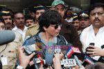 Shahrukh Khan arrive back in Mumbai Airport on 6th Feb 2010 (13).JPG