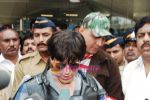 Shahrukh Khan arrive back in Mumbai Airport on 6th Feb 2010 (16).JPG