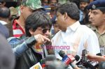 Shahrukh Khan arrive back in Mumbai Airport on 6th Feb 2010 (2).JPG