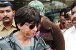 Shahrukh Khan arrive back in Mumbai Airport on 6th Feb 2010 (20).JPG
