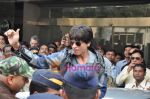 Shahrukh Khan arrive back in Mumbai Airport on 6th Feb 2010 (4).JPG