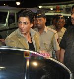 Shahrukh Khan leave for My Name Is Khan premiere in Mumbai on 10th Feb 2010 (4)~0.JPG