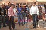 Shilpa Shetty, Raj Kundra play cricket with school kids of Mt Carmel School in Ahmedabad on 10th feb 2010 (6)~0.jpg