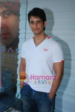 Sharman Joshi at Riyaz Ganji store to promote Toh Baat Pakki in Juhu on 12th Feb 2010 (10).JPG