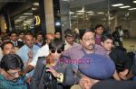 Shahrukh Khan return from Berlin for My Name is Khan premiere in Mumbai on 13th Feb 2010 (5).JPG