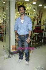 Kunal Kapoor at Tresorie store launch in Oberoi Mall on 17th Feb 2010 (7).JPG