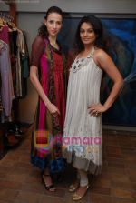 Alecia with Tejaswini at the preview of LFW 2010 collection at FUEL, Mumbai on 26th Feb 2010.JPG
