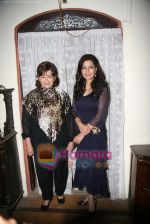 Helen, Zeenat Aman on the sets of film Dunno Y Na Jaane Kyun in Andheri on 2nd march 2010 (8).JPG