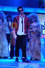 Shahid Kapoor_s tribute to micheal jackson at 55th Idea Filmfare Awards in Mumbai on 4th March 2010 (3).JPG