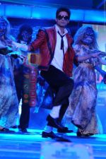 Shahid Kapoor_s tribute to micheal jackson at 55th Idea Filmfare Awards in Mumbai on 4th March 2010 (4).JPG