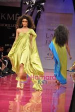 Model walks the ramp for Malani Ramani Show at LIFW 2010 Day 3 in Grand Hyatt, Mumbai on 6th March 2010 (18).JPG