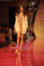 Model walks the ramp for Malani Ramani Show at LIFW 2010 Day 3 in Grand Hyatt, Mumbai on 6th March 2010 (24).JPG