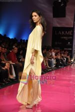 Model walks the ramp for Malani Ramani Show at LIFW 2010 Day 3 in Grand Hyatt, Mumbai on 6th March 2010 (54).JPG
