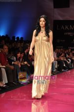 Model walks the ramp for Malani Ramani Show at LIFW 2010 Day 3 in Grand Hyatt, Mumbai on 6th March 2010 (56).JPG